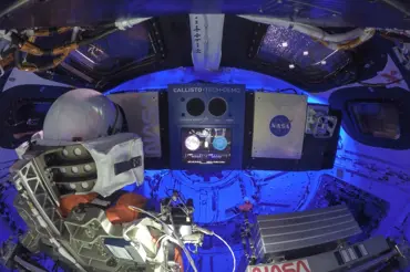 NASA připravila veřejnosti hádanku: Najdete symboly na této fotografii kapsle Orionu?