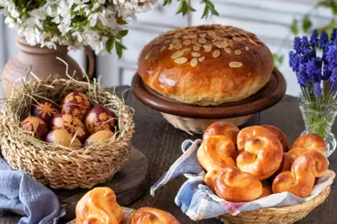 Velikonoční pečení: Tradiční recepty na mazanec, beránek, kříže, jidáše