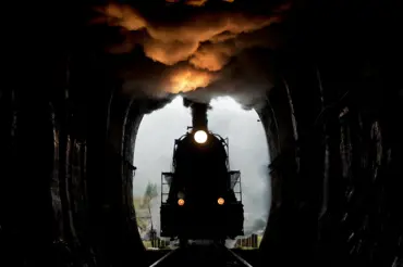 Záhadný případ časové trhliny: Vlak vjel do tunelu a zmizel. Cestující se objevili o léta později