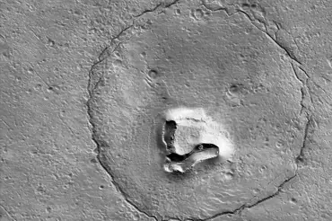 NASA zveřejnila kouzelnou fotku z Marsu. Podívejte se na roztomilého medvídka. Tohle vás pobaví