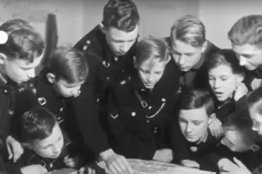 Hitlerjugend v obrazech: Toto byla výchova mládeže nejzrůdnější ideologie světa