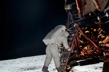 Z archivu NASA: Proleťte se s Apollem 11 znovu na Měsíc