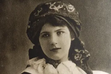 Tato nádherná Češka vyhrála historicky první Miss Word. Podívejte se na krásné fotky z roku 1910