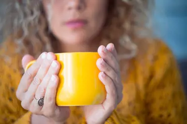 Které čaje by starší lidé měli pít pravidelně, aby předešli demenci i mrtvici