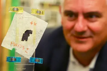Tento záhadný nápis nalezli vědci v prachu Vesuvu. Za jeho rozluštění nabízejí obří sumu