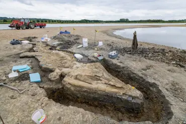 Video: Vědci nalezli v nádrži 180 milionů let starou zkamenělinu obřího draka