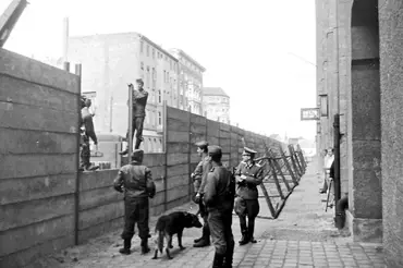 Udělali z nás nevolníky. Berlínská zeď ve vzpomínkách Joachima Gaucka