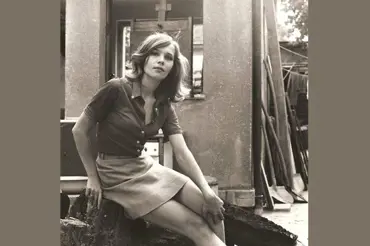 Toto je nejkrásnější česká herečka 70. let. Znáte ji spíše jako starou. Měla zlý osud. Chytří ji poznají