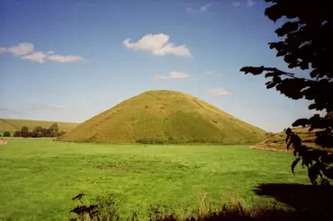 Vědci mysleli, že jde o obyčejný kopec. Pak ale dostali šok. Našli záhadu větší než Stonehenge