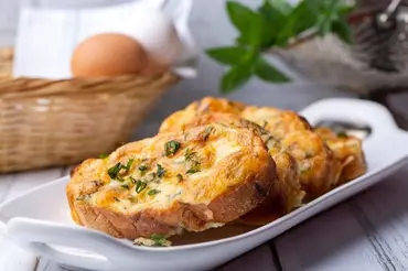 Geniální trik na chleba ve vajíčku: Díky těmto ingrediencím ho vylepšíte k nepoznání