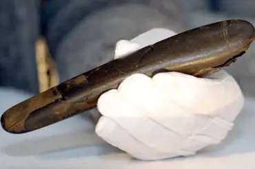 Archeologové našli nejstarší hračku pro dospělé. Tento dvaceticentimetrový předmět je starý 28 000 let