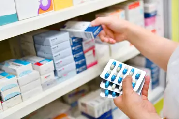 Paracetamol může vážně poškodit vaše zdraví. Víte, kolik pilulek si můžete dovolit a kolik je už škodí?