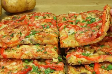 Bramborová pizza se sýrem či tuňákem: Hotová je raz dva a mohou ji i celiaci