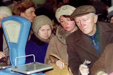 Jak vypadal běžný život v SSSR: antény z vidliček a banány jen v Moskvě