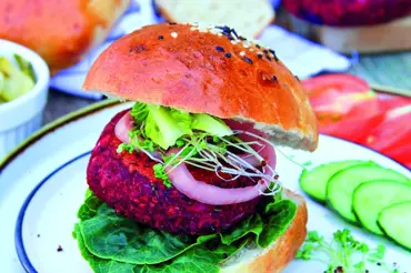 Vegetariánské burgery: Uděláte je z řepy, fazolí i z cizrny