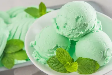 Mátová zmrzlina bez zmrzlinovače: Lahodná, voňavá, zdravá a hotová bleskem