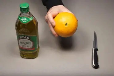 BEZVA TIP: Jak vyrobit SVÍČKU z pomeranče a olivového oleje za 1 minutu