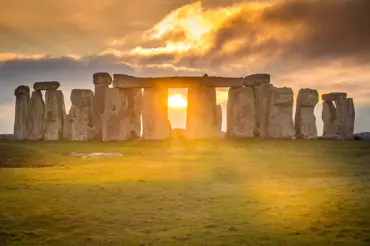 Vědci se domnívali, že Stonehenge je zcela prozkoumaný. 3D snímky ale zcela mění pohled na záhadné místo