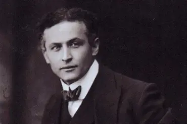 Král iluzionistů Harry Houdini: Pokus o pohřbení zaživa se mu málem stal osudným
