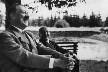 Hitler a jeho trapné pokusy o vtipy: Nesmát se mohlo znamenat smrt