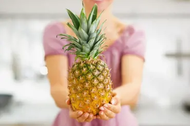Jak vypěstovat ananas z ovoce, které jste si přinesli z obchodu