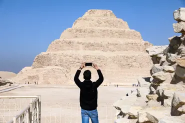 V Džoserově pyramidě vědci našli obří sarkofág. Když nadzvedli víko, užasli. Tělo nepatřilo člověku