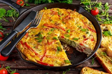 Italská frittata není jen obyčejná omeleta