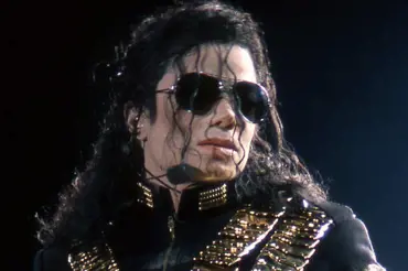 Odborník zrekonstruoval, jak by vypadal obličej Michaela Jacksona bez plastik. Objevila se nádherná tvář