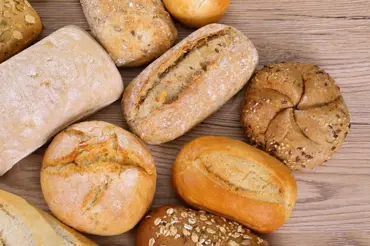 Proč housky rychle ztvrdnou, a jak dlouho by měl vydržet čerstvý chléb?