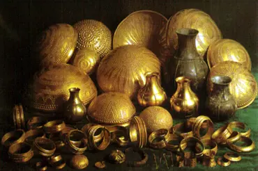 Zedníci našli záhadný poklad z doby bronzové. Vědce šokoval neznámý tmavý kov. Nepochází ze Země
