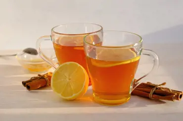 Jak příjemně a v klidu zhubnout: Čaj z medu a skořice ráno a večer je skvělý!