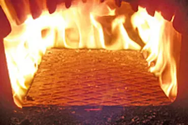Jednoduchá úprava topeniště zlepšila hoření uhlí v kotli