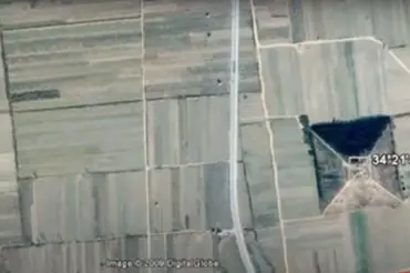 Piloti našli v Číně obří pyramidu, podobnou egyptským. Oblast obsadila armáda, nikdo ji nesmí zkoumat