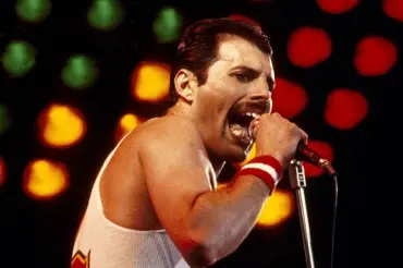Freddie Mercury byl neukojitelný, vrhal se i na ženy, s milenkou z Německa měl mít syna, jak vypadá?