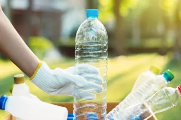 Nevyhazujte staré plastové lahve: Zapamatujte si 9 způsobů, jak je využít doma i na zahradě