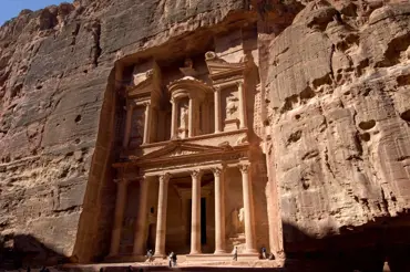 Záhadná Petra: Kde se uprostřed pouště vzalo 2000 let staré město plné vody?