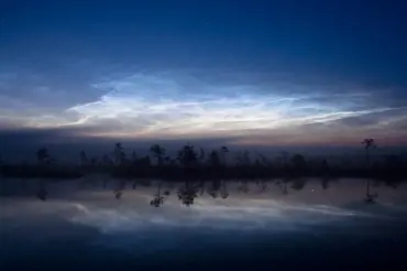 Nad planetou se stahují podivná zářivá oblaka. Jsou krásná, ale nebezpečná, varují vědci
