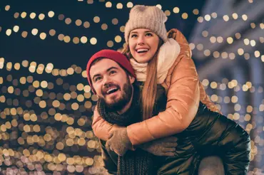 Utečte vánočnímu stresu do světelného parku s replikou Petřínské rozhledny či ochutnejte perníčkový strom