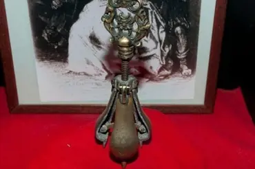 Záhadná železná hruška: Krutý mučící nástroj nebo praktický umělecký předmět