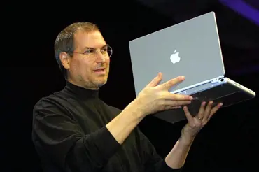Neobyčejný život Stevea Jobse: Deptal podřízené, hrál si na neplodného, rodiče ho dali k adopci