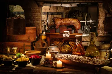Jak vypadaly kuchyně ve středověku? Černé, chytré a tak dobře vybavené, že bychom se dnes měli učit
