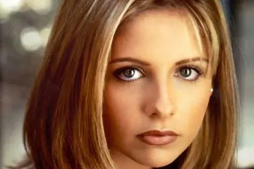Pamatujete na Buffy, přemožitelku upírů? Takhle vypadá herečka po 25 letech. Poznali byste ji?