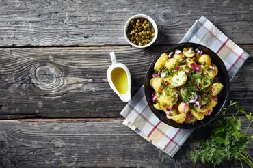 Japonský bramborový salát nebo finský? Tradice bramborového salátu vás překvapí