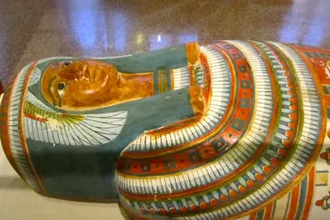 Podivný ideál krásy ve starém Egyptě: Vědci zrekonstruovali mumii ideální krásky. Líbí se vám?