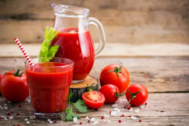 Co s vaším tělem udělá, když budete denně pít rajčatovou šťávu? Je to skvělé!
