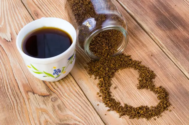 Ničí instantní káva zdraví? Proč se jejímu pití hodně lidí vyhýbá?