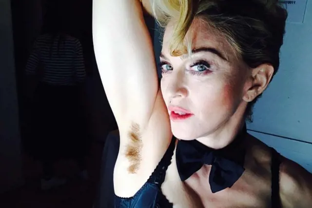 Hladký, nebo upravený klín a podpaží: Julia Roberts, Madonna a Miley Cyrus bojují proti depilaci