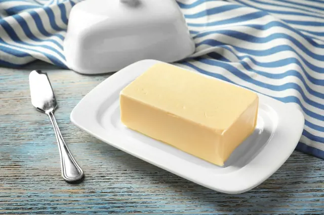 Češi dělají chybu při nákupu másla a riskují své zdraví. Víte, co kupujete?