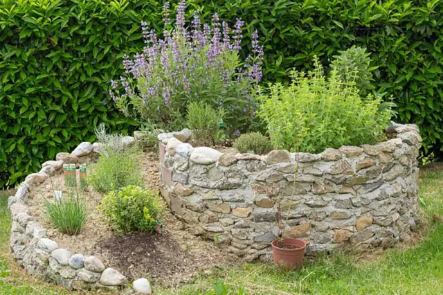 Hit letošního jara: Spirálovité skalky, které dodají vaší zahradě dokonalý vzhled