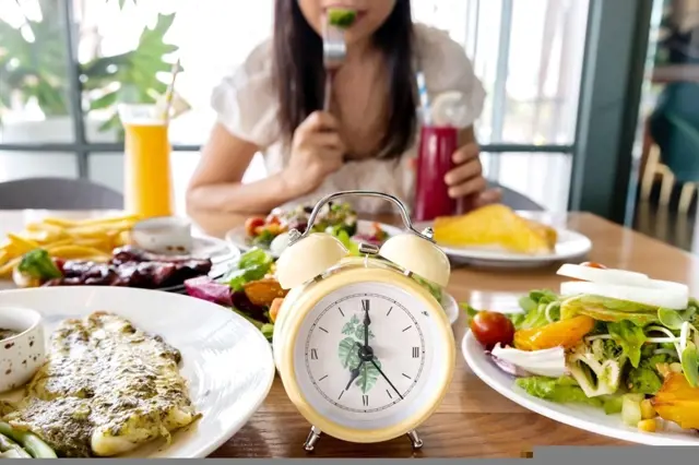 Ideální dieta pro ženy nad 50: Jezte normálně, ale změňte časy jídel